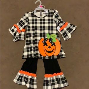 Cute pumpkin outfit!